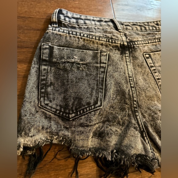 🌹SIGNATURE8 ~ Size Small ~ Black Distressed Jean Shorts - Picture 9 of 16